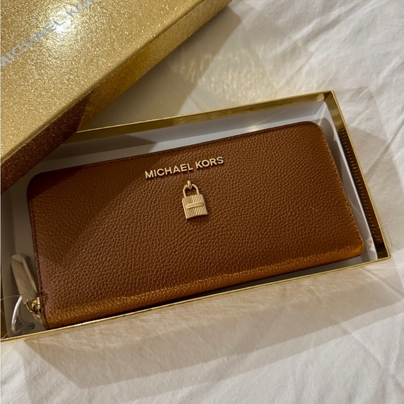 Michael Kors Adele Continental Wallet - Picture 1 of 3